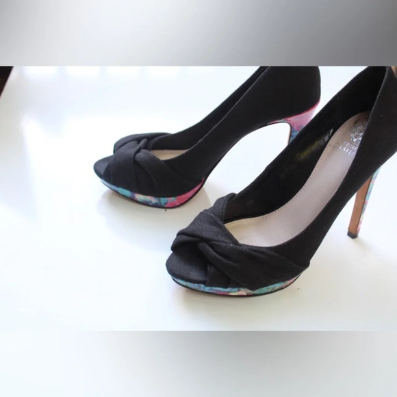 Vince Camuto peep toe pumps - Picture 5 of 11
